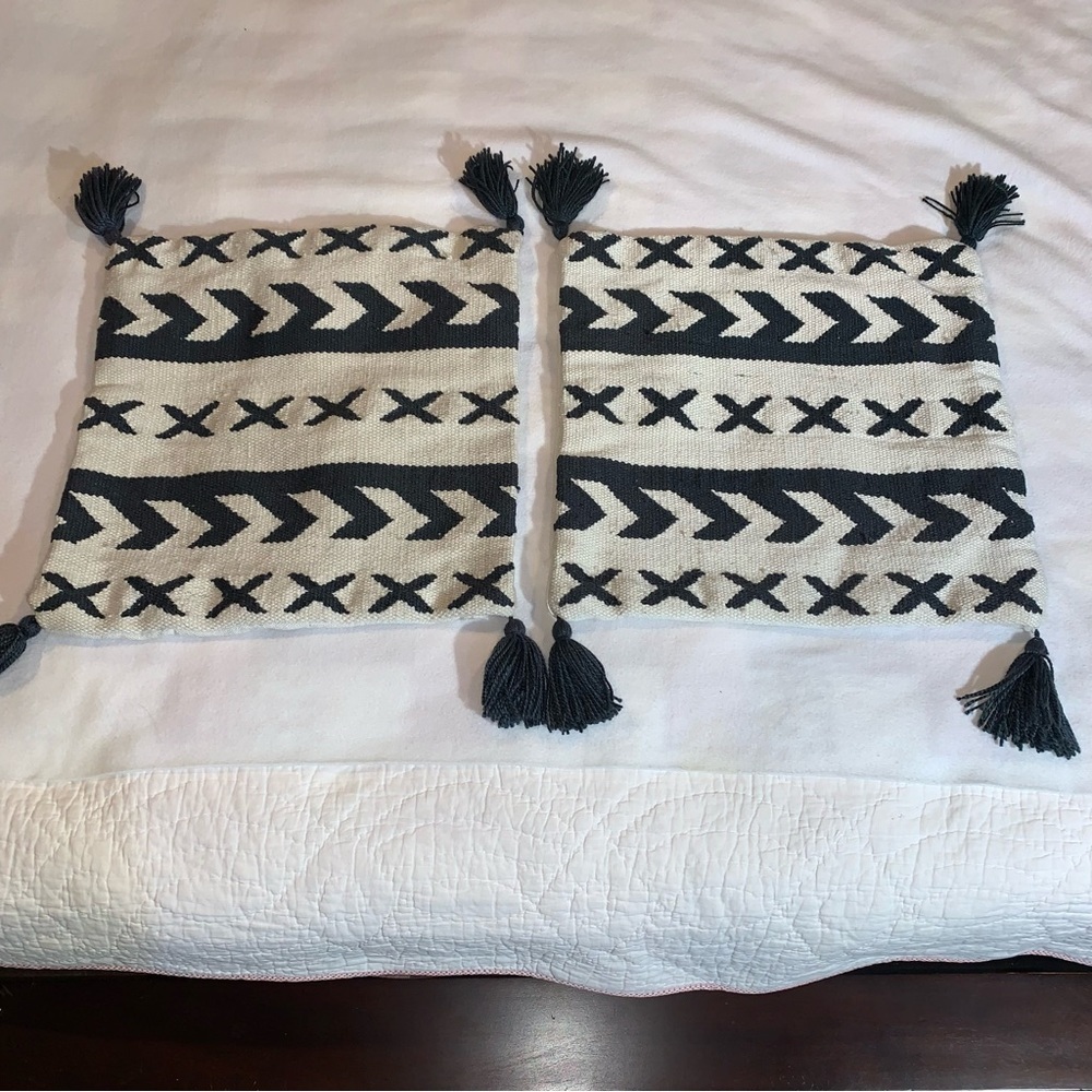 2 Loloi Black & White Southwest Woven Pillow Covers - Sold As Set